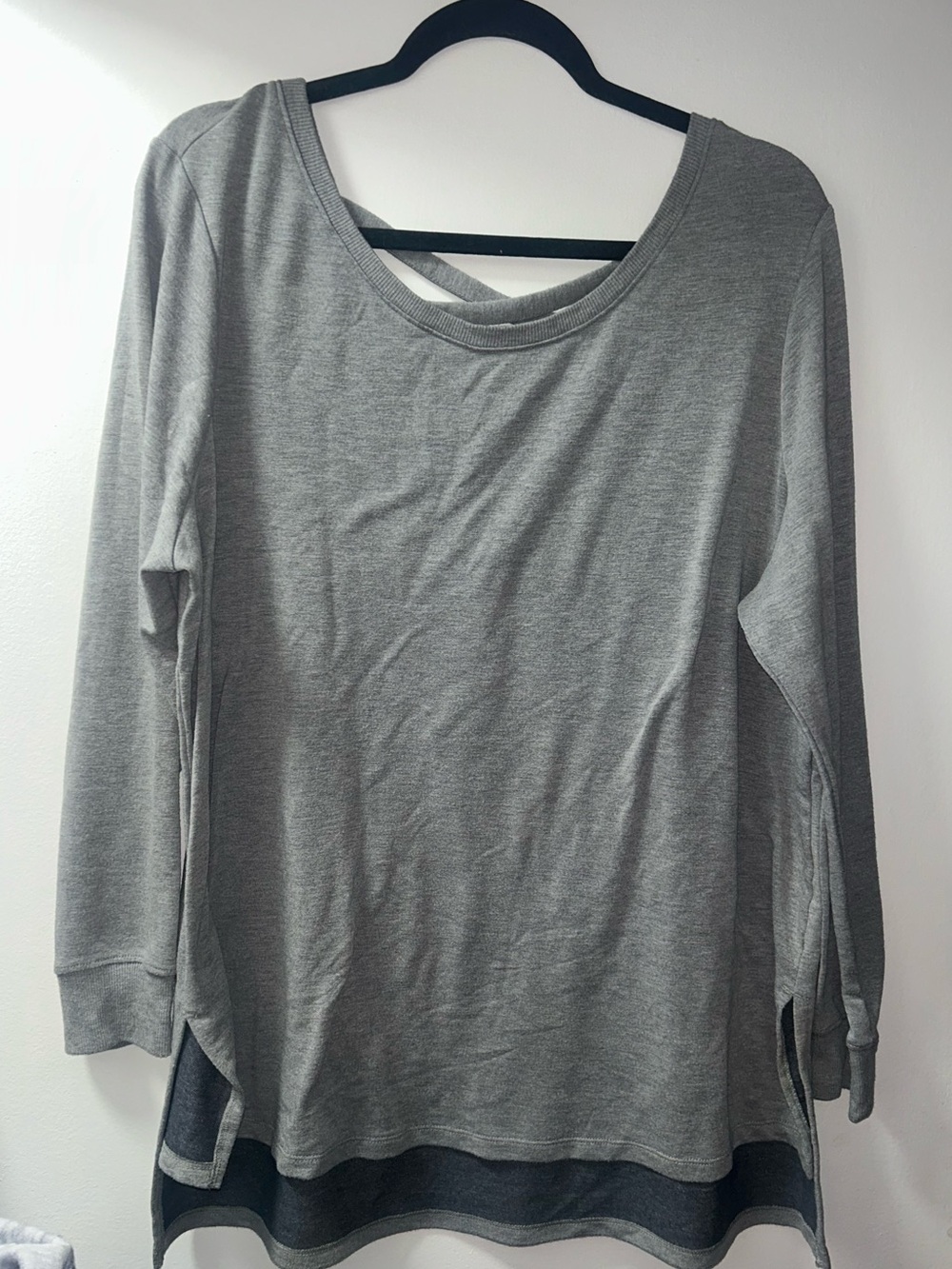 Terra & Sky Women's Gray Long-Sleeve Layered Hem Top